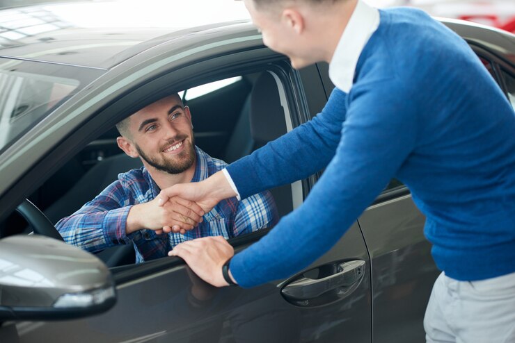car-seller-customer-handshake-car-dealership_7502-4099